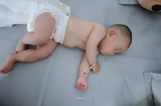 临沧宝宝睡觉爱翻身