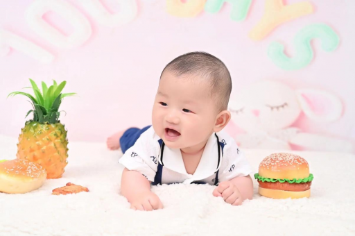 临沧宝宝在妈妈肚子里